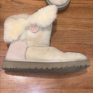 Women’s UGG Bailey Button II Suede